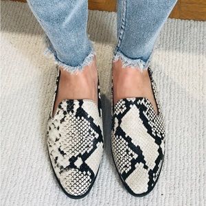 Steve Madden Snake Skin Slip on Shoe - Size 7.5 (38)